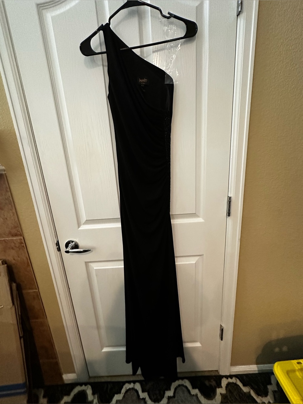 Laundry By Shelli Segal One-Shoulder Black Evening Dress